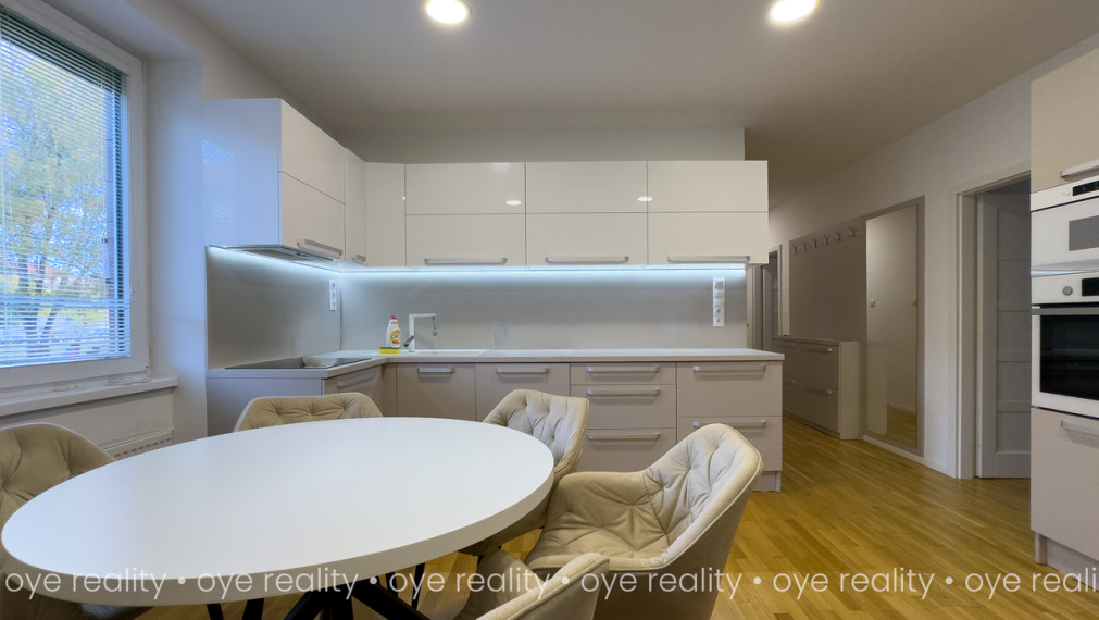 Na predaj luxusný, novozrekonštruovaný, moderne zariadený veľometrážny 2-izbový tehlový byt!