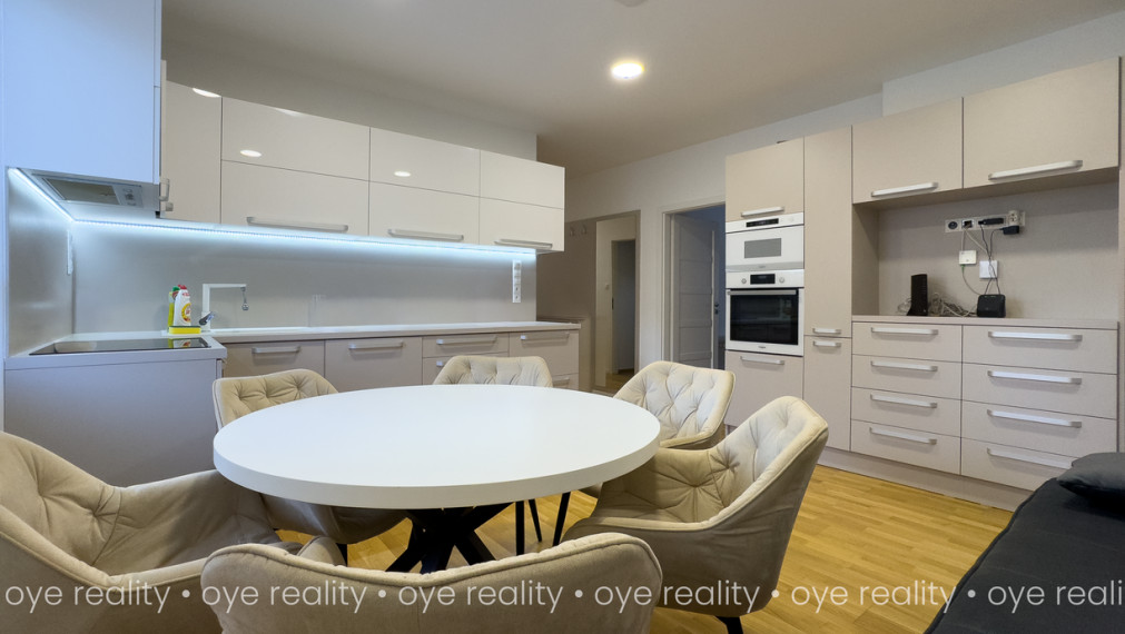 Na predaj luxusný, novozrekonštruovaný, moderne zariadený veľometrážny 2-izbový tehlový byt!