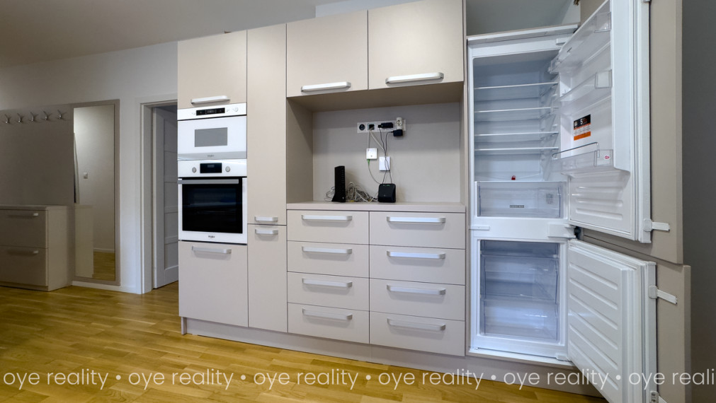 Na predaj luxusný, novozrekonštruovaný, moderne zariadený veľometrážny 2-izbový tehlový byt!