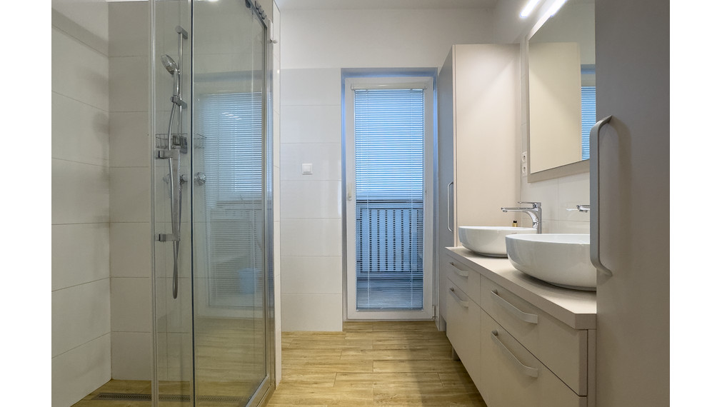 Na predaj luxusný, novozrekonštruovaný, moderne zariadený veľometrážny 2-izbový tehlový byt!