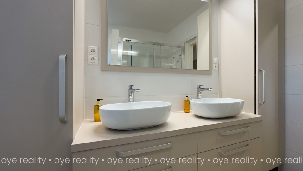 Na predaj luxusný, novozrekonštruovaný, moderne zariadený veľometrážny 2-izbový tehlový byt!