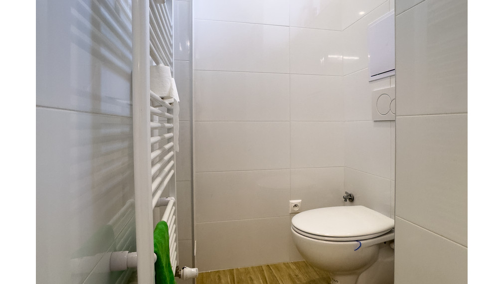 Na predaj luxusný, novozrekonštruovaný, moderne zariadený veľometrážny 2-izbový tehlový byt!