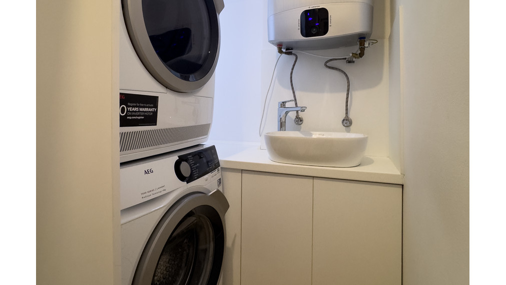 Na predaj luxusný, novozrekonštruovaný, moderne zariadený veľometrážny 2-izbový tehlový byt!