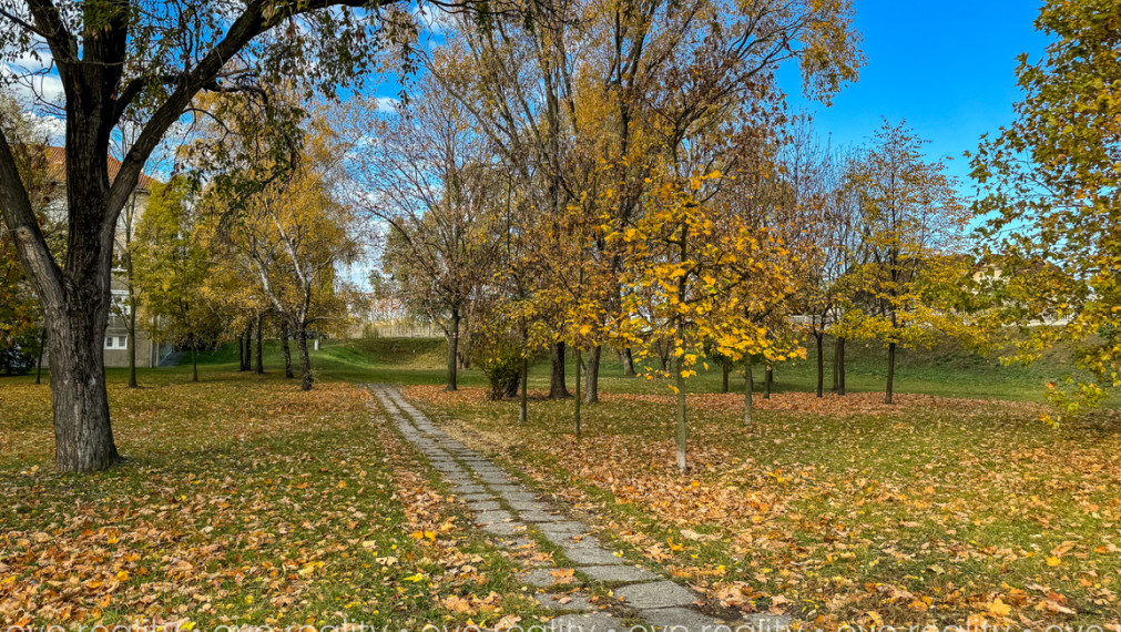 Na predaj luxusný, novozrekonštruovaný, moderne zariadený veľometrážny 2-izbový tehlový byt!