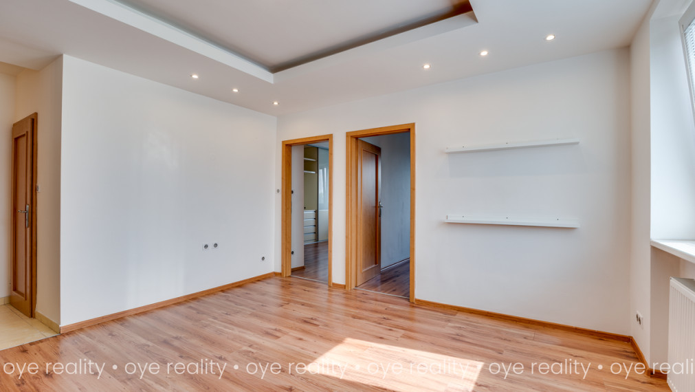  NA PRENÁJOM – ŠTÝLOVÝ 3-IZBOVÝ BYT PO REKONŠTRUKCII V TOP LOKALITE PRI CENTRE KOMÁRNA