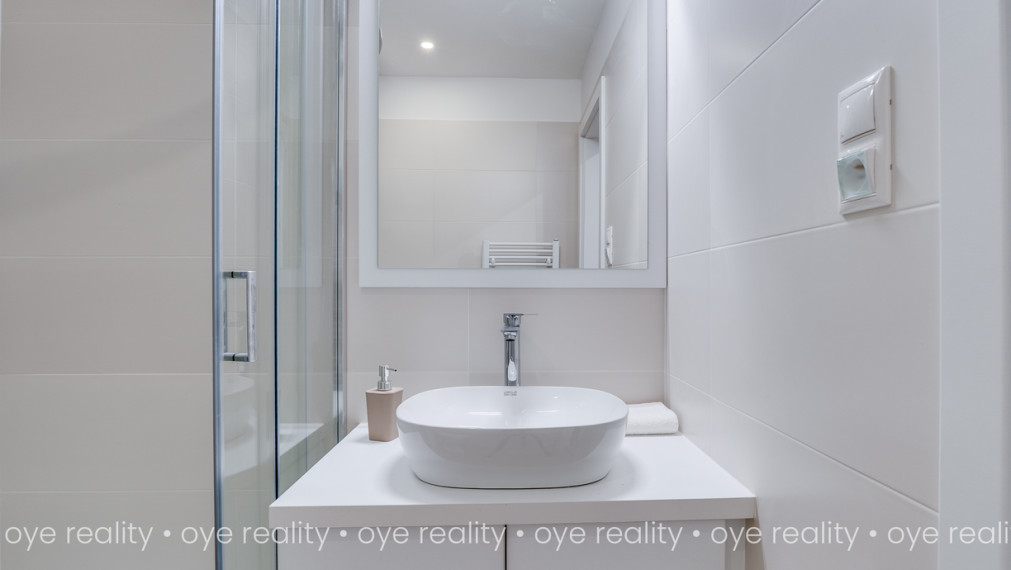  Moderný, čerstvo zrekonštruovaný 1-izbový byt na prenájom v Komárne!