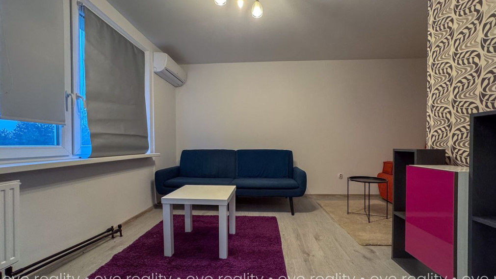 Na prenájom zrekonštruovaný, kompletne zariadený 1-izbový byt na Družstevnej ulici v Komárne