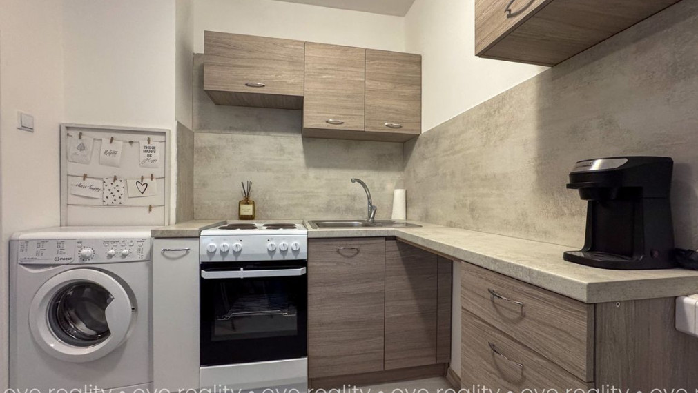 Na prenájom zrekonštruovaný, kompletne zariadený 1-izbový byt na Družstevnej ulici v Komárne