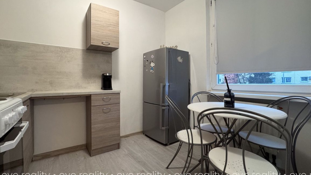 Na prenájom zrekonštruovaný, kompletne zariadený 1-izbový byt na Družstevnej ulici v Komárne