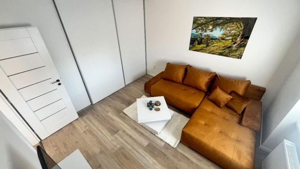 Na predaj: kompletne zrekonštruovaný a moderne zariadený 2-izbový byt – I. sídlisko, Komárno