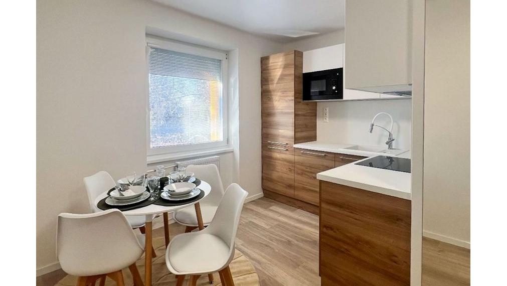 Na predaj: kompletne zrekonštruovaný a moderne zariadený 2-izbový byt – I. sídlisko, Komárno