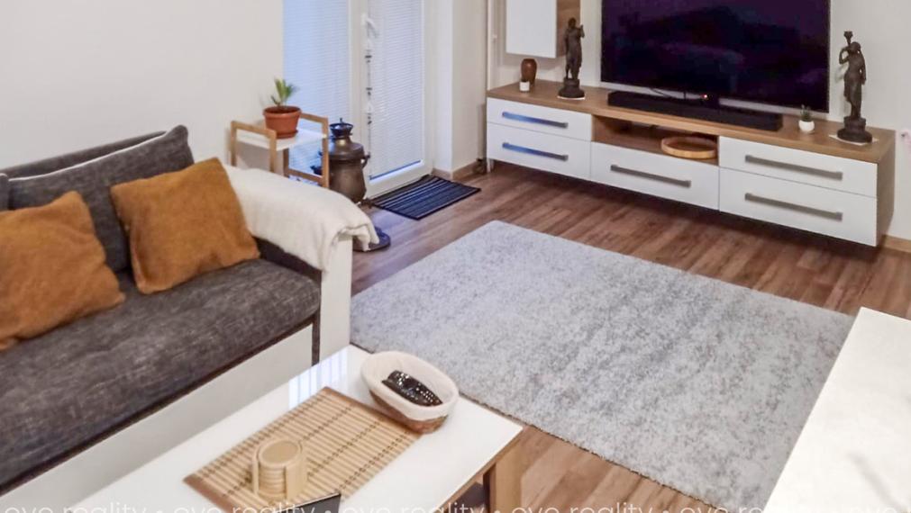 Na predaj moderný 3-izbový tehlový byt s balkónom a klimatizáciou blízko centra Komárna