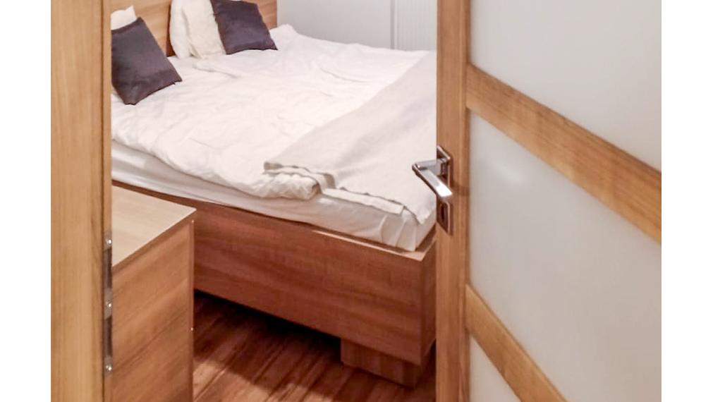 Na predaj moderný 3-izbový tehlový byt s balkónom a klimatizáciou blízko centra Komárna