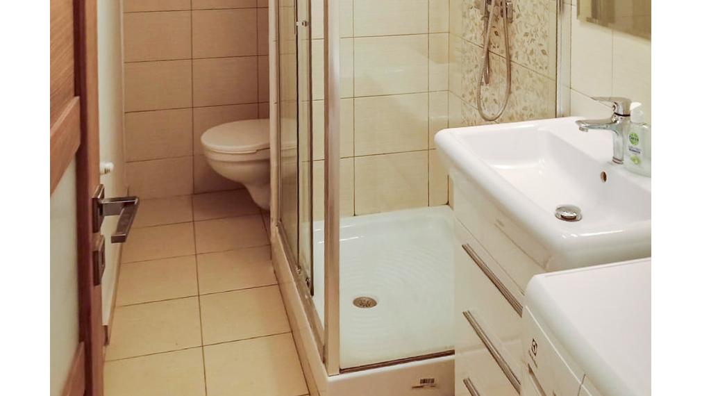 Na predaj moderný 3-izbový tehlový byt s balkónom a klimatizáciou blízko centra Komárna