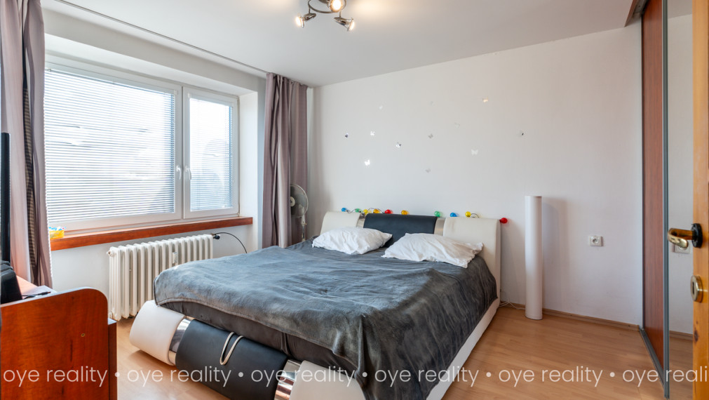  Na predaj: Tehlový, kompletne zariadený 2-izbový byt v tichej lokalite Komárna