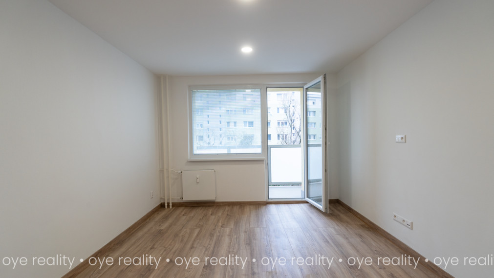 OYE Reality ponúka na predaj – Prémiovo zrekonštruovaný, slnečný 3-izbový byt s loggiou v centre diania Komárna