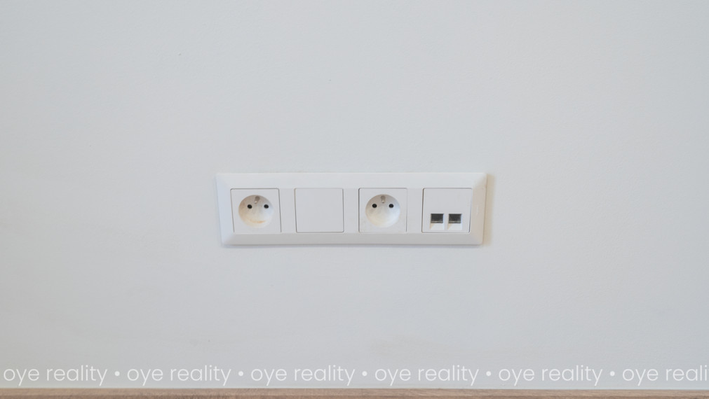 OYE Reality ponúka na predaj – Prémiovo zrekonštruovaný, slnečný 3-izbový byt s loggiou v centre diania Komárna