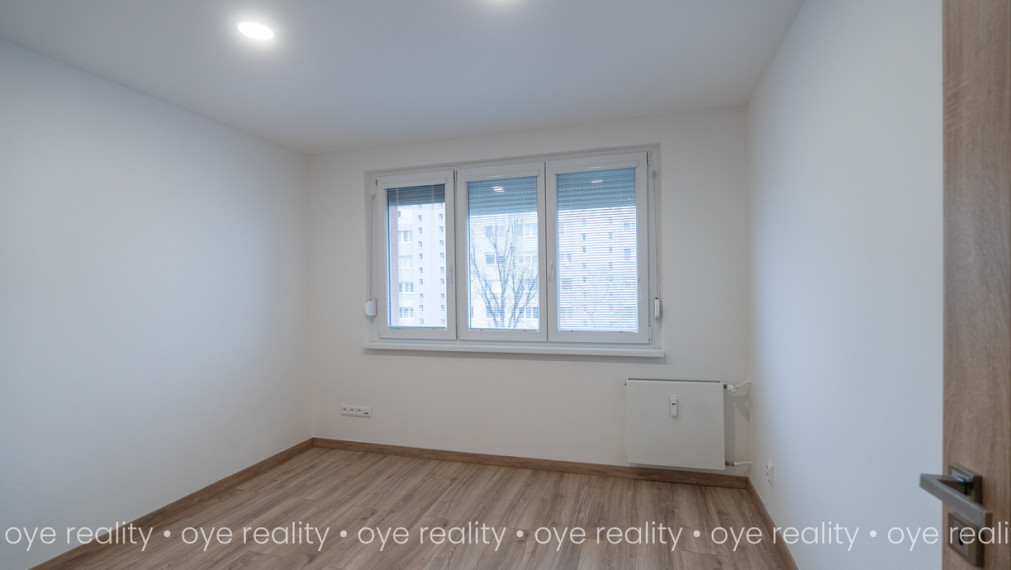 OYE Reality ponúka na predaj – Prémiovo zrekonštruovaný, slnečný 3-izbový byt s loggiou v centre diania Komárna