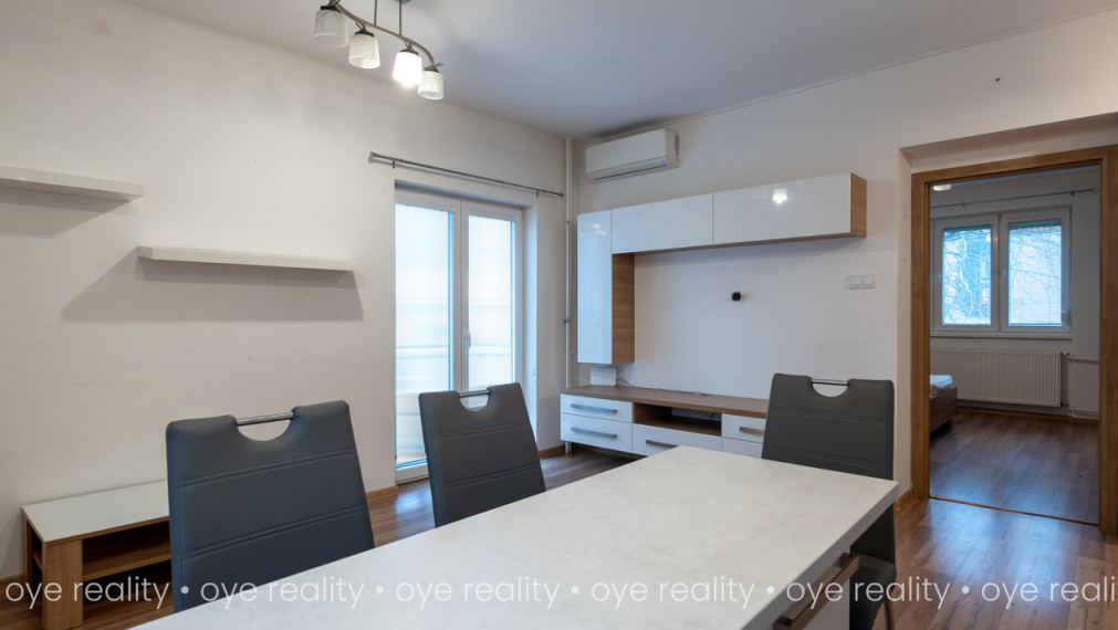 Rezervovaný! Na predaj moderný 3-izbový tehlový byt s balkónom a klimatizáciou blízko centra Komárna