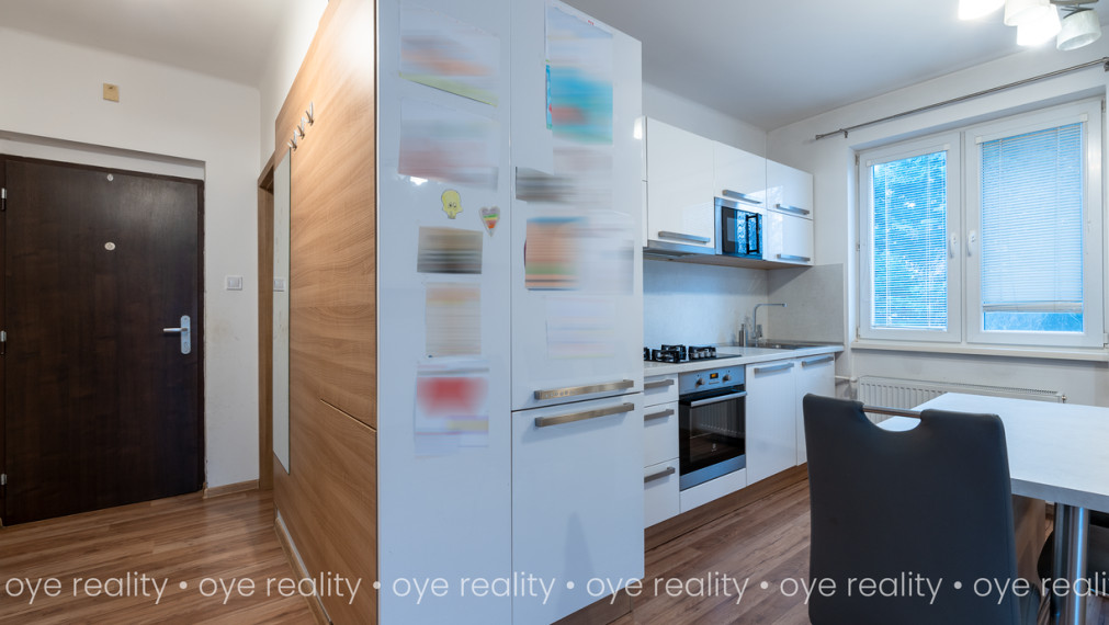 Rezervovaný! Na predaj moderný 3-izbový tehlový byt s balkónom a klimatizáciou blízko centra Komárna