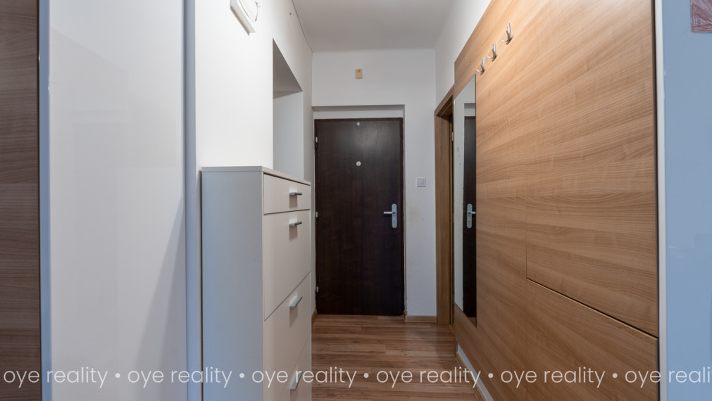 Rezervovaný! Na predaj moderný 3-izbový tehlový byt s balkónom a klimatizáciou blízko centra Komárna