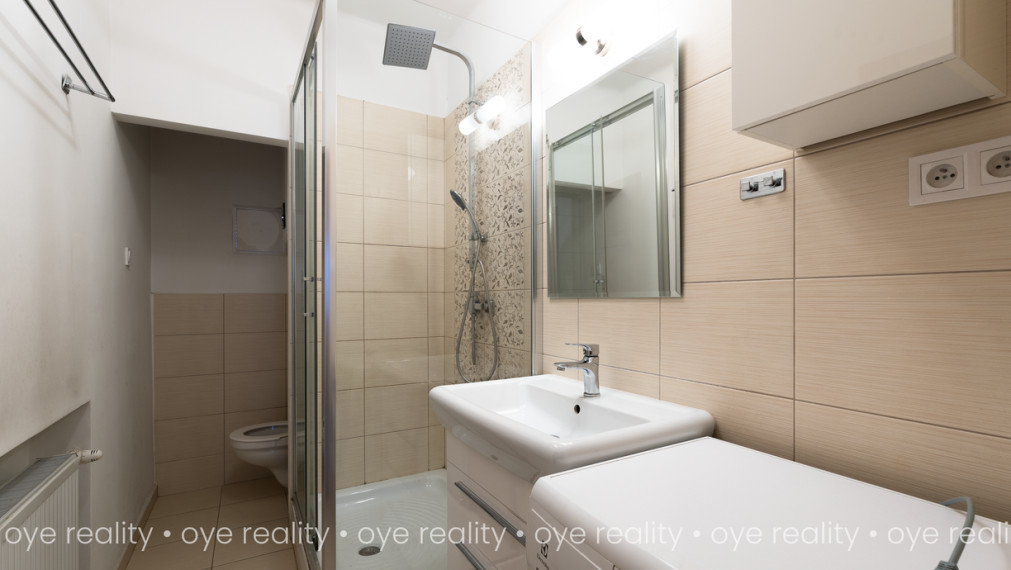 Rezervovaný! Na predaj moderný 3-izbový tehlový byt s balkónom a klimatizáciou blízko centra Komárna