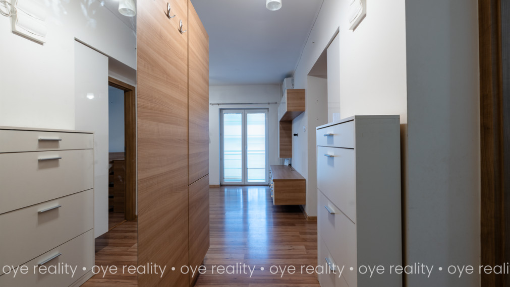 Rezervovaný! Na predaj moderný 3-izbový tehlový byt s balkónom a klimatizáciou blízko centra Komárna