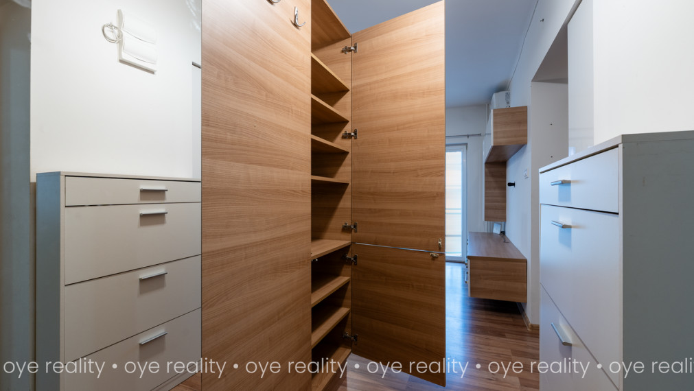 Rezervovaný! Na predaj moderný 3-izbový tehlový byt s balkónom a klimatizáciou blízko centra Komárna