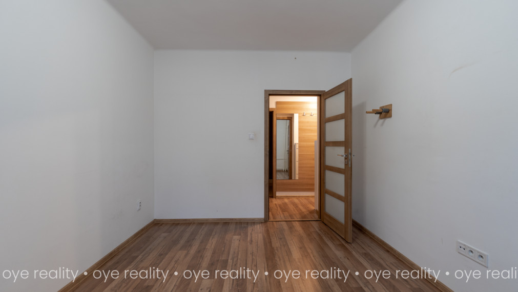 Rezervovaný! Na predaj moderný 3-izbový tehlový byt s balkónom a klimatizáciou blízko centra Komárna