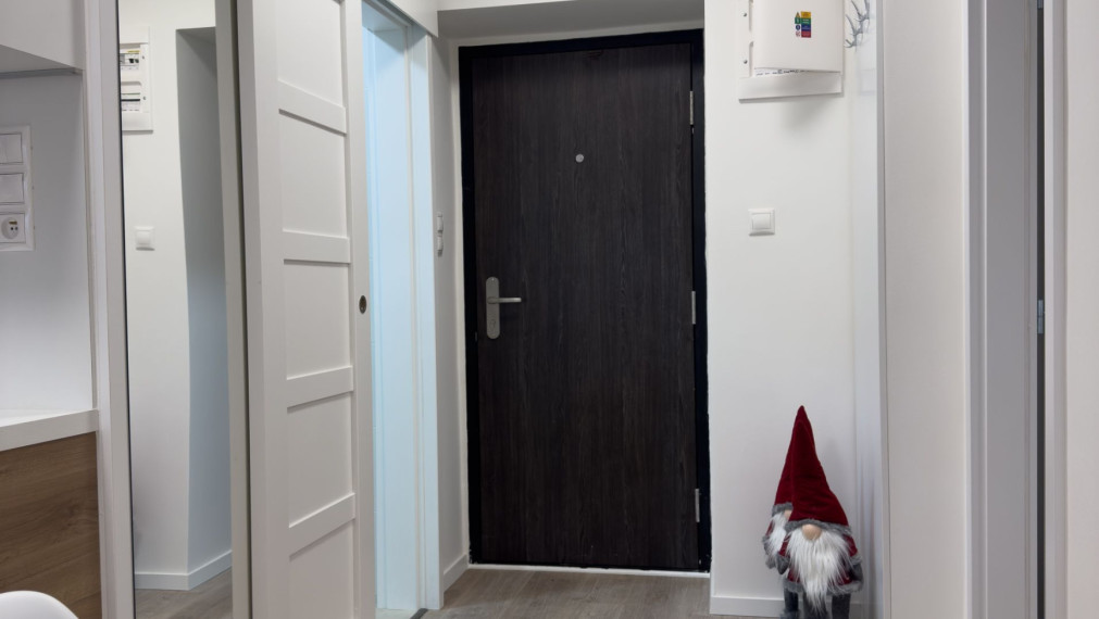 Na predaj: kompletne zrekonštruovaný a moderne zariadený 2-izbový byt – I. sídlisko, Komárno