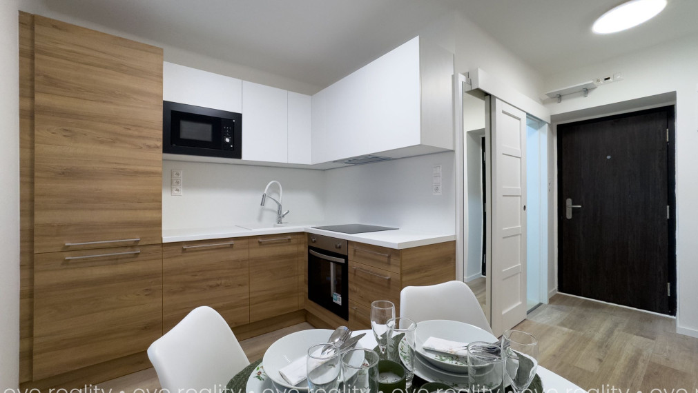 Na predaj: kompletne zrekonštruovaný a moderne zariadený 2-izbový byt – I. sídlisko, Komárno