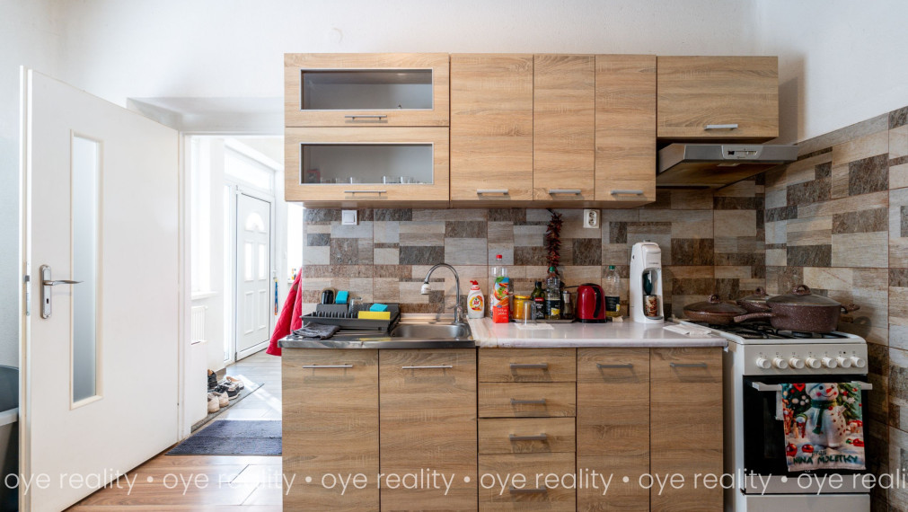 Na predaj zrekonštruovaný 3-izbový rodinný dom na 10-árovom pozemku v Marcelovej – 110 m2