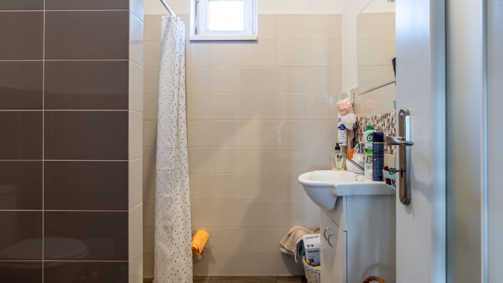 Na predaj zrekonštruovaný 3-izbový rodinný dom na 10-árovom pozemku v Marcelovej – 110 m2