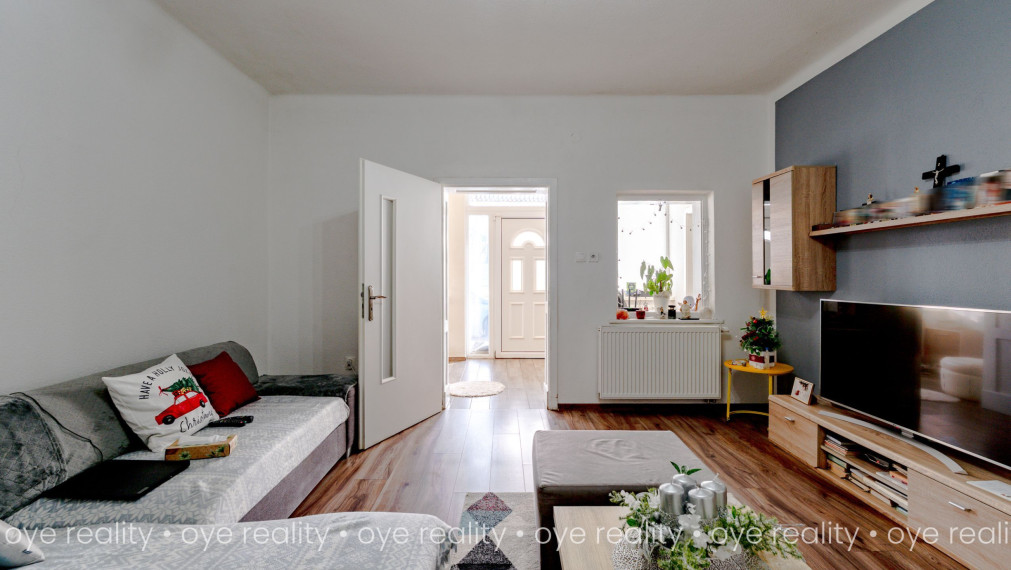 Na predaj zrekonštruovaný 3-izbový rodinný dom na 10-árovom pozemku v Marcelovej – 110 m2