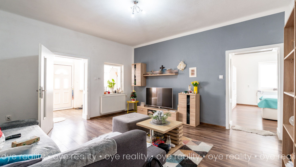 Na predaj zrekonštruovaný 3-izbový rodinný dom na 10-árovom pozemku v Marcelovej – 110 m2