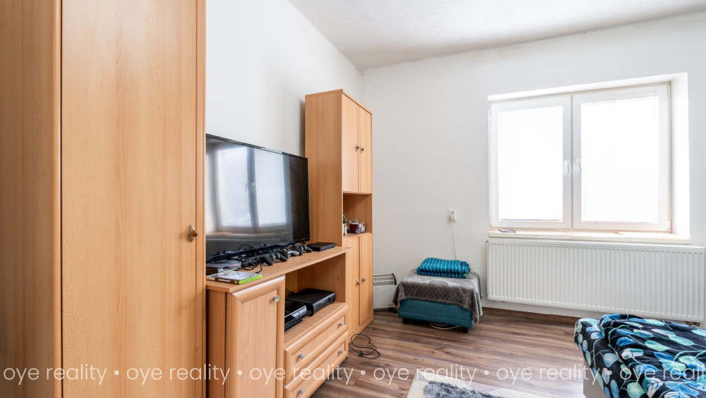 Na predaj zrekonštruovaný 3-izbový rodinný dom na 10-árovom pozemku v Marcelovej – 110 m2