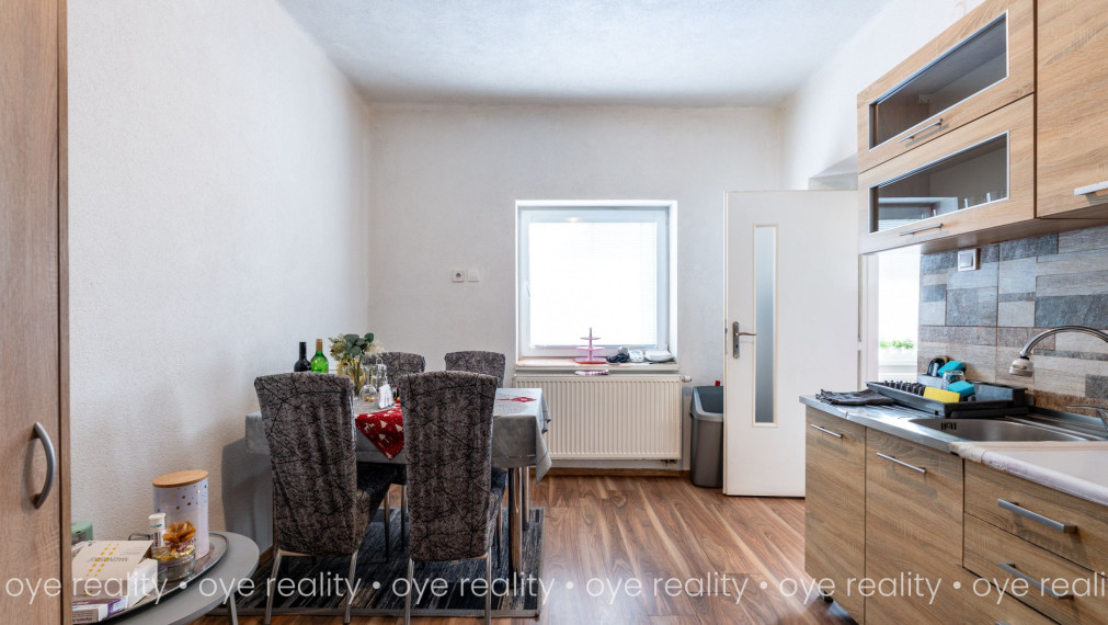 Na predaj zrekonštruovaný 3-izbový rodinný dom na 10-árovom pozemku v Marcelovej – 110 m2