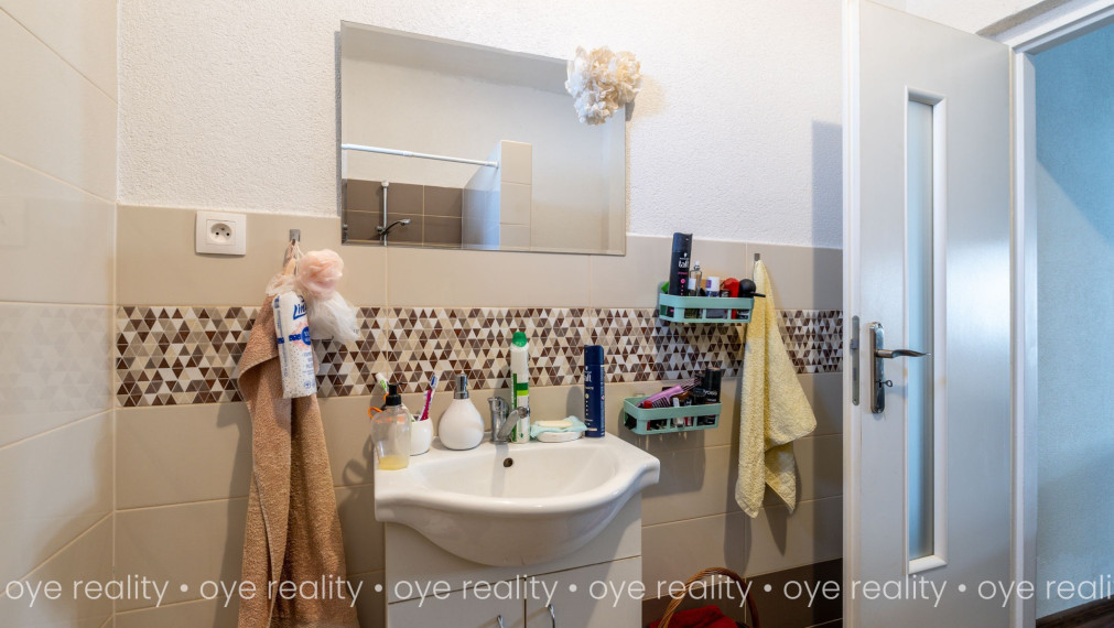 Na predaj zrekonštruovaný 3-izbový rodinný dom na 10-árovom pozemku v Marcelovej – 110 m2