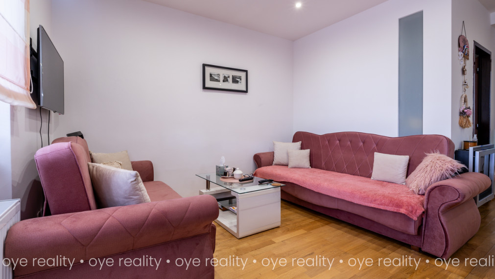   OYE Reality ponúka na predaj vkusne zariadený, moderný 2,5-izbový byt v obľúbenej lokalite Komárna!