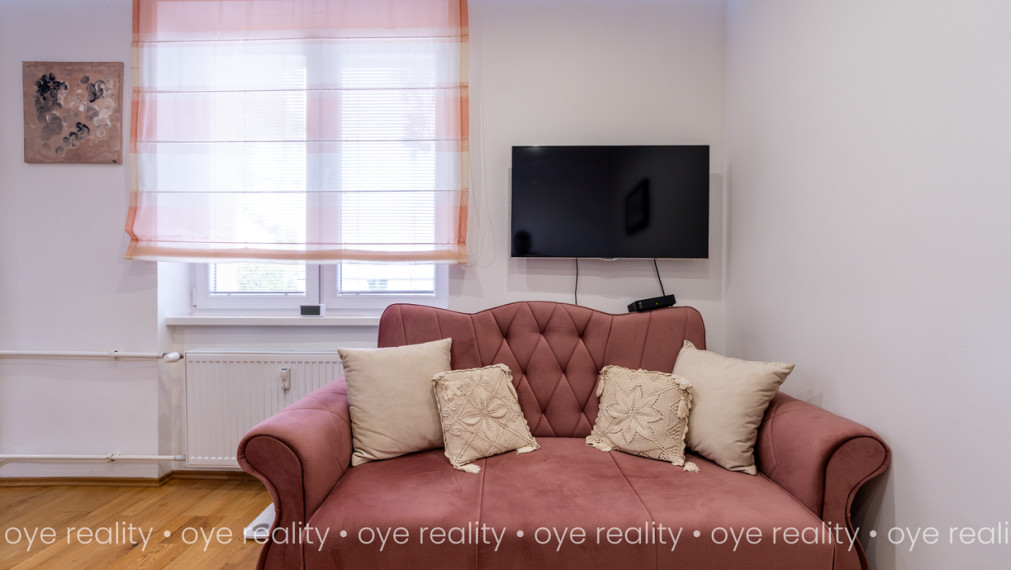   OYE Reality ponúka na predaj vkusne zariadený, moderný 2,5-izbový byt v obľúbenej lokalite Komárna!