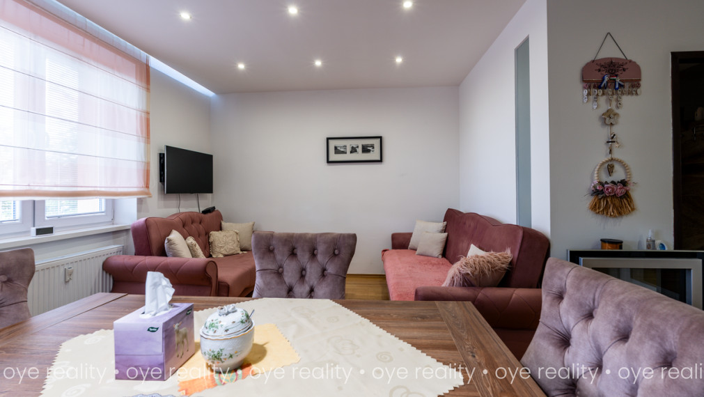   OYE Reality ponúka na predaj vkusne zariadený, moderný 2,5-izbový byt v obľúbenej lokalite Komárna!