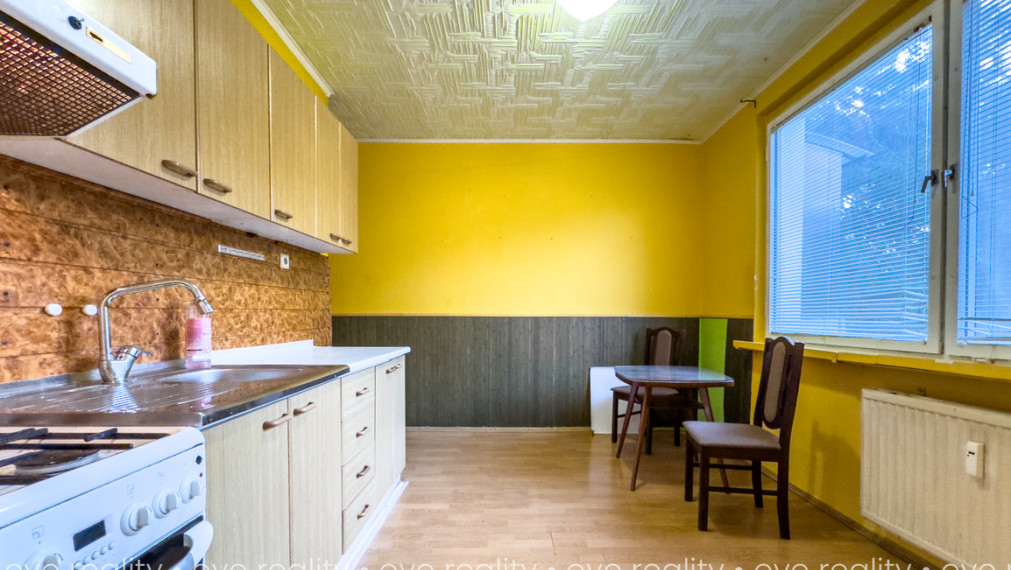 Na prenájom kompletne zariadený 2-izbový byt na VII. sídlisku v Komárne