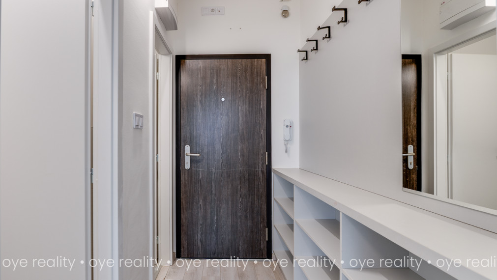 Na prenájom moderná garsónka po kompletnej a kvalitnej rekonštrukcii v Komárne