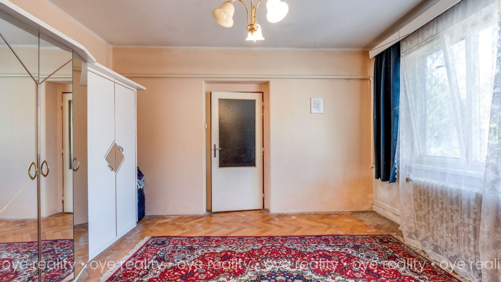  Na predaj 4-izbový rodinný dom s novšou strechou v tichej lokalite Komárna – ideálny pre rodinu či investíciu! 