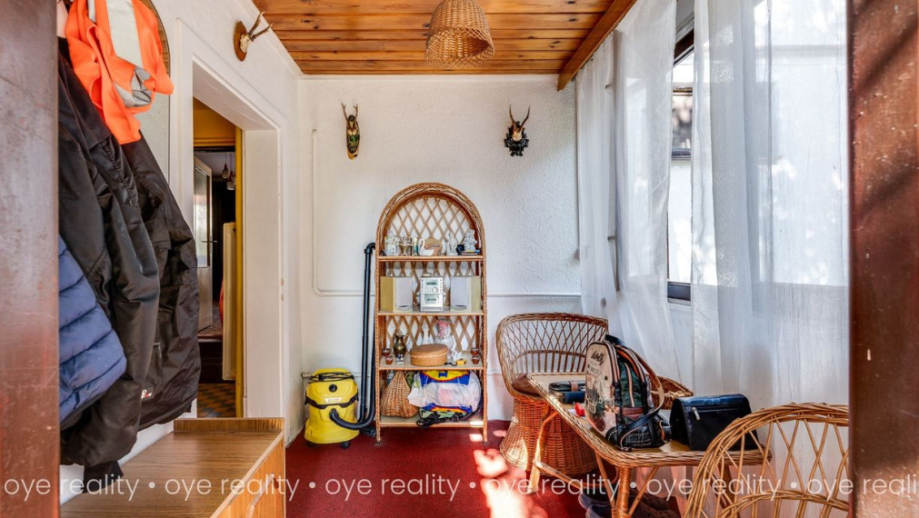  Na predaj 4-izbový rodinný dom s novšou strechou v tichej lokalite Komárna – ideálny pre rodinu či investíciu! 