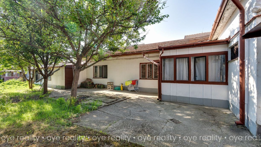  Na predaj 4-izbový rodinný dom s novšou strechou v tichej lokalite Komárna – ideálny pre rodinu či investíciu! 