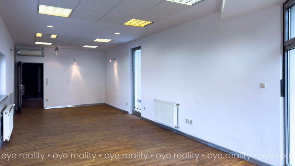 Na prenájom svetlé kancelárske priestory v príjemnom, uzavretom areáli pri Komárne