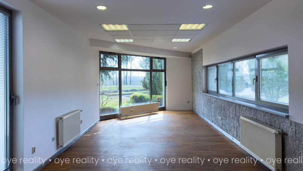 Na prenájom svetlé kancelárske priestory v príjemnom, uzavretom areáli pri Komárne