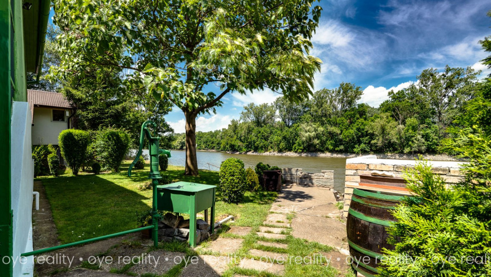 Akcia! Na predaj chata pri Váhu - Váš súkromný kúsok raja