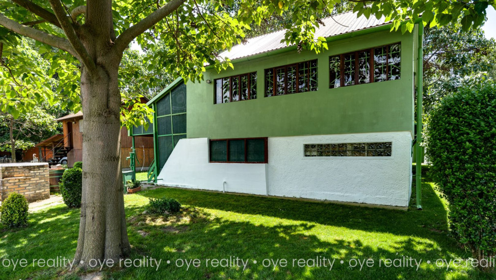 Akcia! Na predaj chata pri Váhu - Váš súkromný kúsok raja